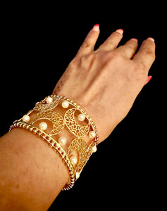 Pearl gold finish bracelet
