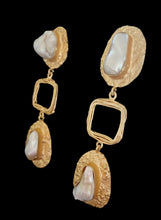 Load image into Gallery viewer, Mother of pearl earrings
