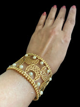 Load image into Gallery viewer, Pearl gold finish kada
