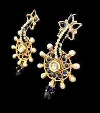 Load image into Gallery viewer, Sapphire golden polish earrings
