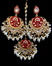 Load image into Gallery viewer, Red Earrings with tikka
