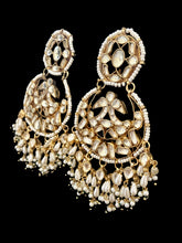 Load image into Gallery viewer, Pacchi kundan light wt. earrings
