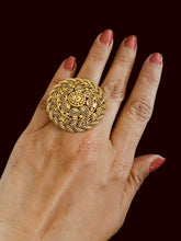 Load image into Gallery viewer, Gold polish ring
