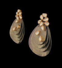 Load image into Gallery viewer, Oxidized polish kundan earrings
