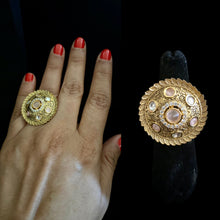 Load image into Gallery viewer, Round gold kundan ring
