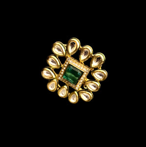 Emerald green kundan ring
