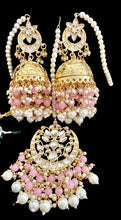 Load image into Gallery viewer, Pink/white pearl kundan choker set
