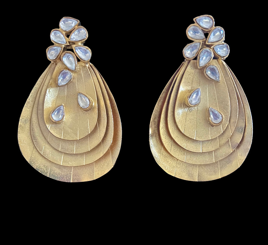 Gold finish metal kundan earrings