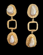 Load image into Gallery viewer, Mother of pearl earrings
