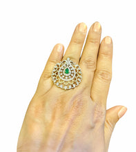 Load image into Gallery viewer, Green diamanté ring
